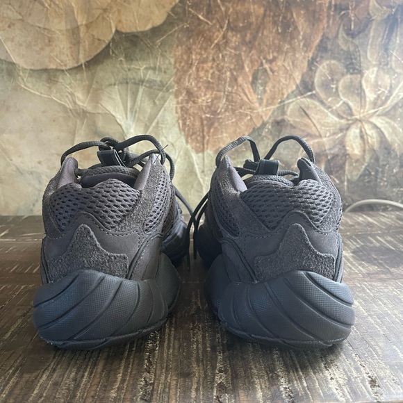 Mens Adidas x Yeezy 500 in Utility Black, size 7 AUTHENTIC - Picture 6 of 9